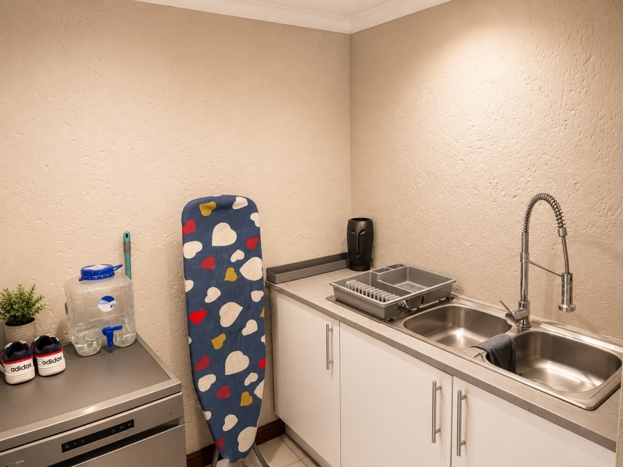 To Let 4 Bedroom Property for Rent in Caribbean Beach Club North West